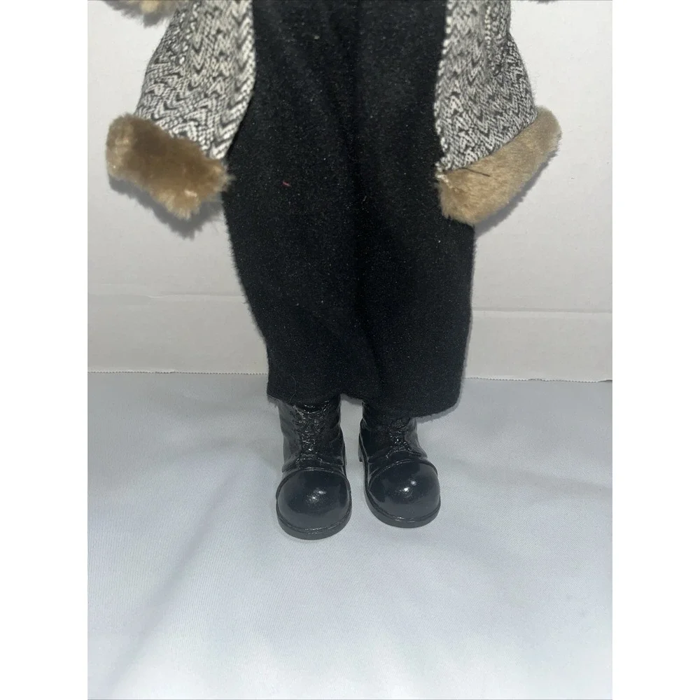 Dickens Style Caroler , Poseable Arms‎ , Top Hat Faux Fur Trim Cost , 18
